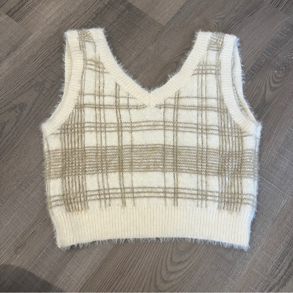 Nasty Gal Tan Plaid Sweater Vest - Picture 2 of 3